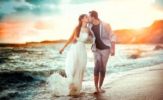 nő és férfi szerelmes a megnagyobbodott péniszbe